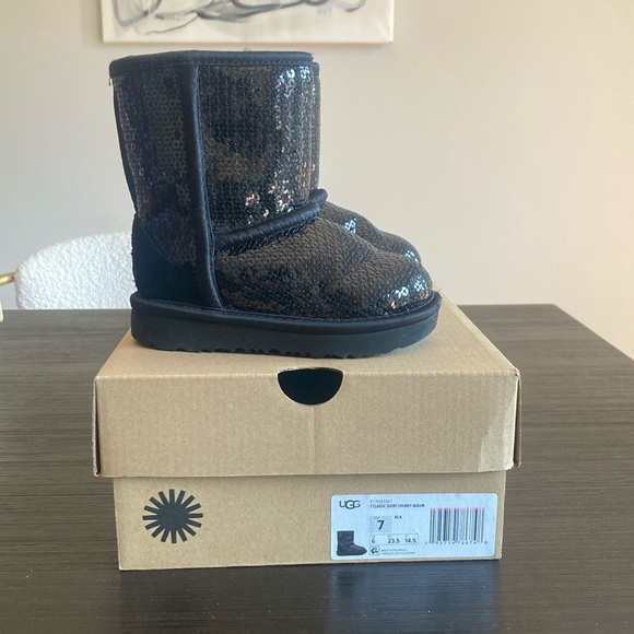 CLASSIC SEQUIN UGG BOOT (TODDLER) - Picture 1 of 2